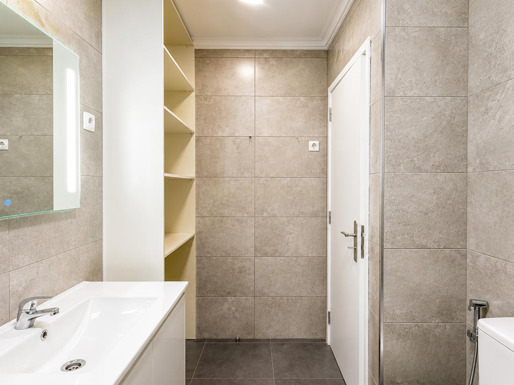 Apartamento T2 Renovado e Equipado | São Sebastião, Setúbal - Image 13