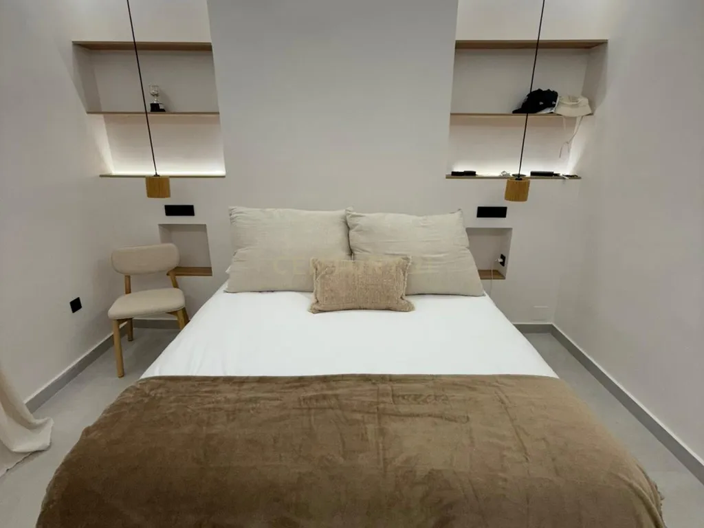 Luxuosa Moradia Renovada em Marbella, Málaga - Image 12