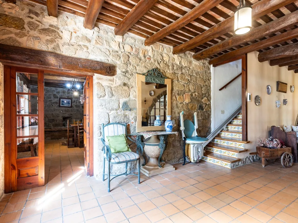 MASIA CATALANA EN VENDA A LLAGOSTERA – MÉS DE 7 HECTÀREES DE TERRENY, LLICÈNCIA TURÍSTICA, PISCINA I CAMP DE FUTBOL - Image 75