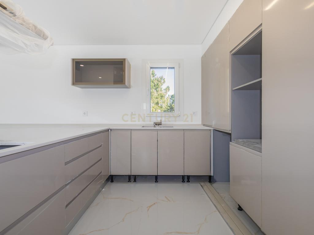 Carisma e boas áreas na sua Moradia Nova T4 Suites!!! no Pinhal do General - Image 4