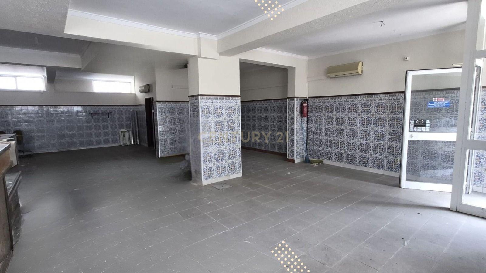 Fotografia 4 de Loja em Rio de Mouro, Serra das Minas - 115.000€