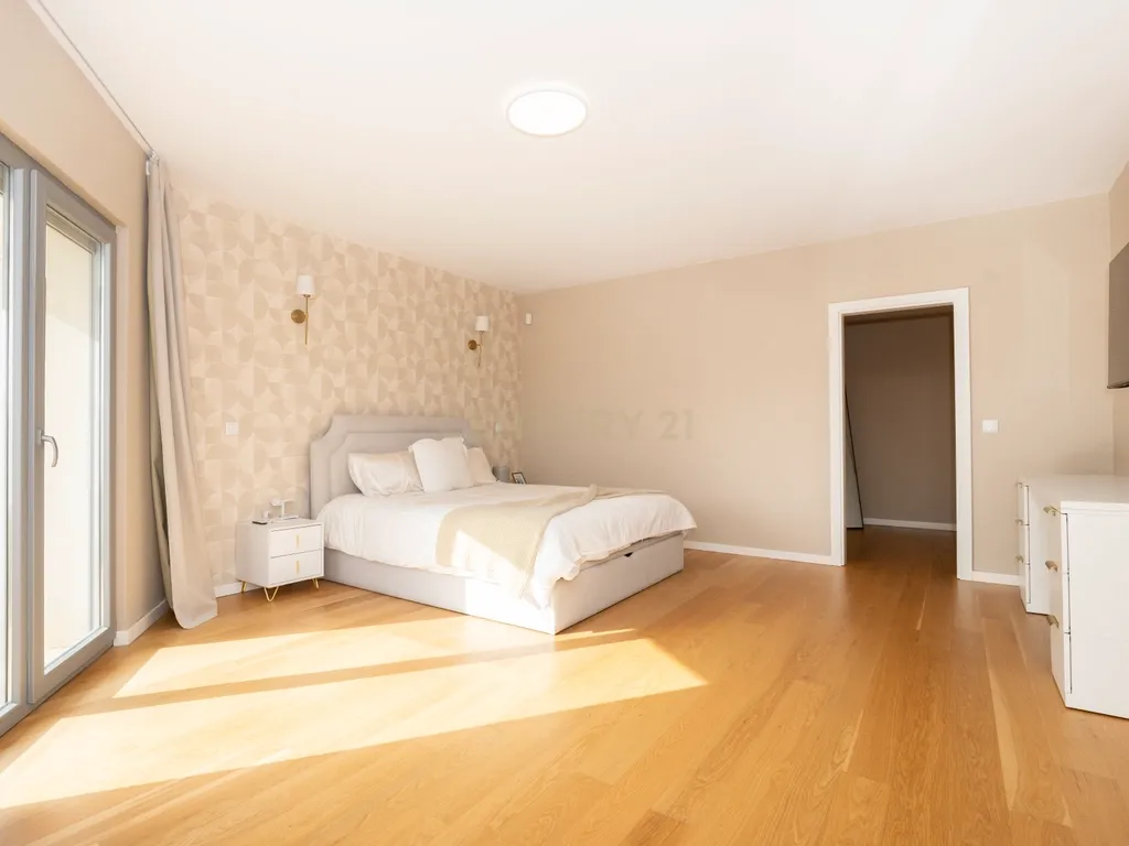 Moradia T5 de Luxo com Piscina, Ginásio, Sauna e Garrafeira em Birre, Cascais - Image 35