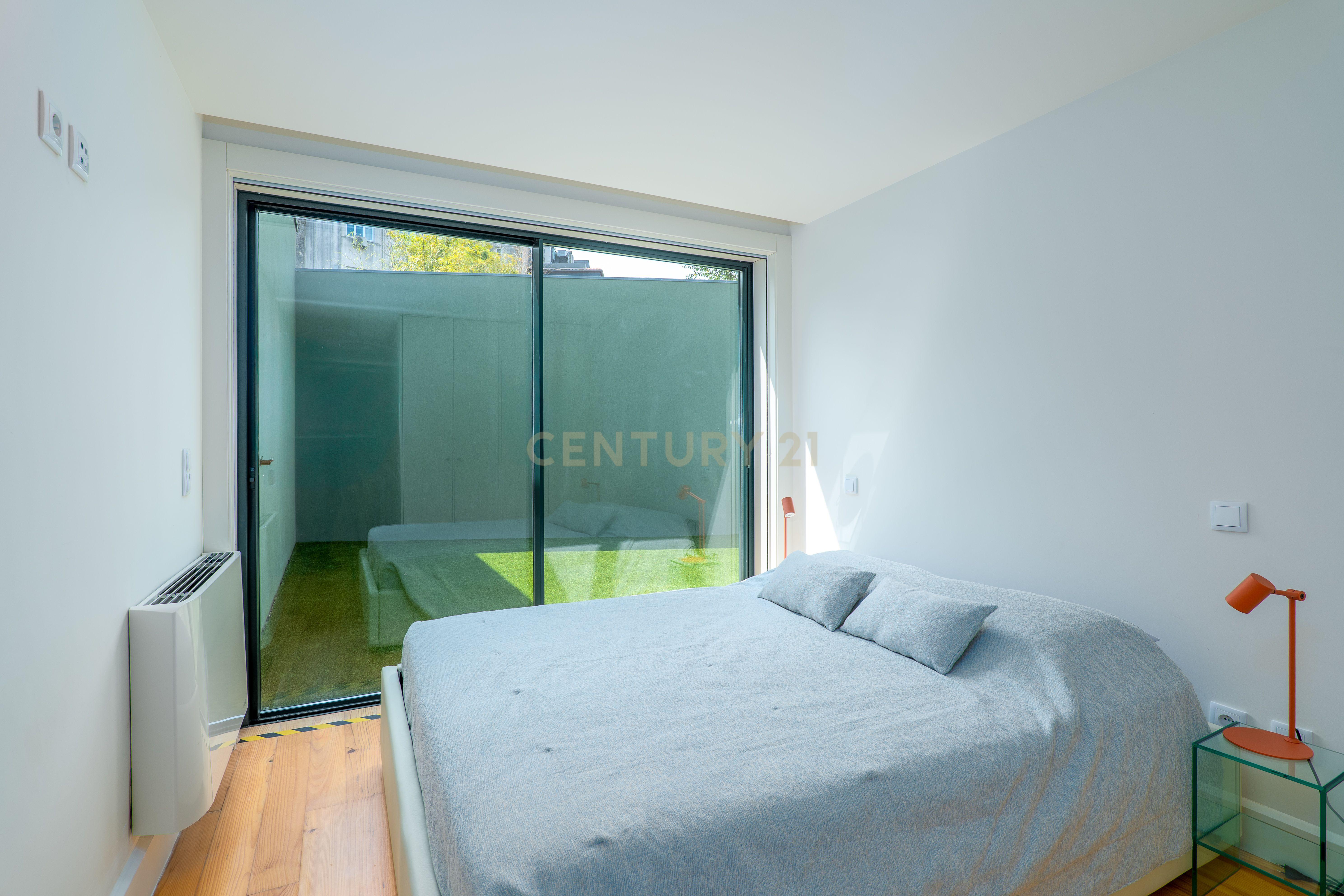 Requintado Apartamento T3 com Terraço no Coração do Porto - Image 7