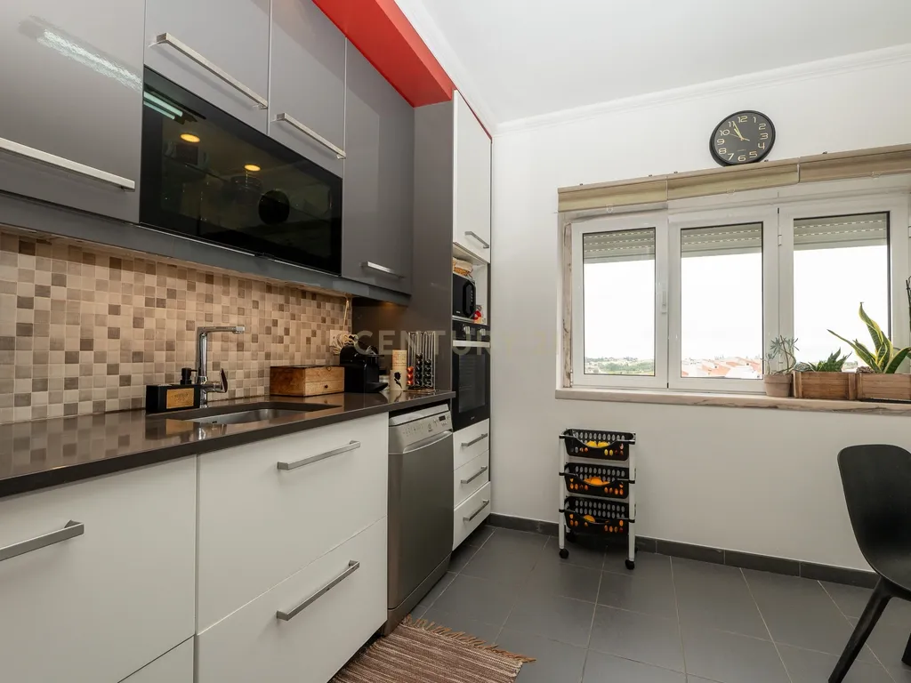 * ESPECTACULAR APARTAMENTO NO CENTRO DE MAFRA, COM VARANDA E PARQUEAMENTO * - Image 18
