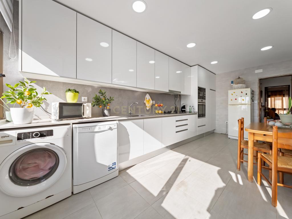 Apartamento de 4 assoalhadas Baixa da Banheira - Image 1