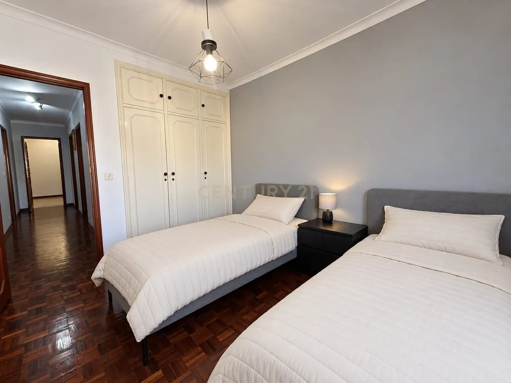 Apartamento T3+1 com área útil de 121,50 m² , varanda, lugar de garagem localizado em São Pedro da Cova, Gondomar. - Image 15