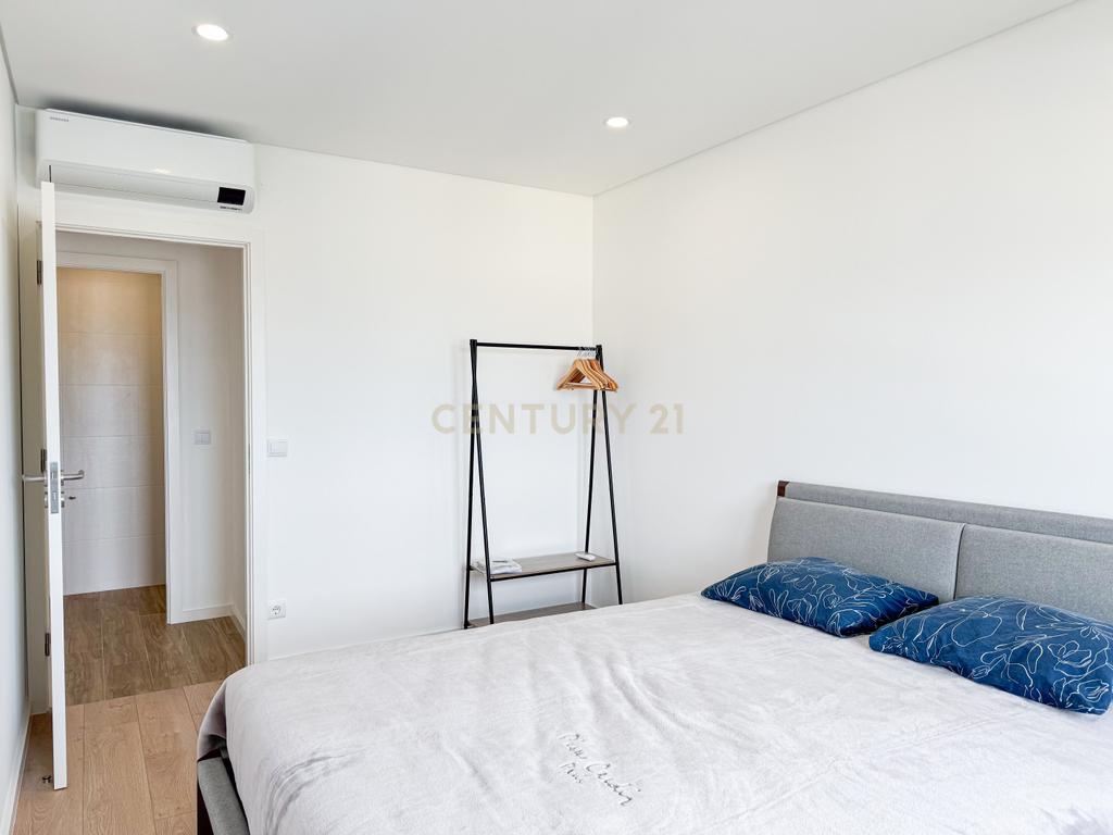 Apartamento T3 Remodelado com garagem em Braga | Próximo do Centro Histórico - Image 15