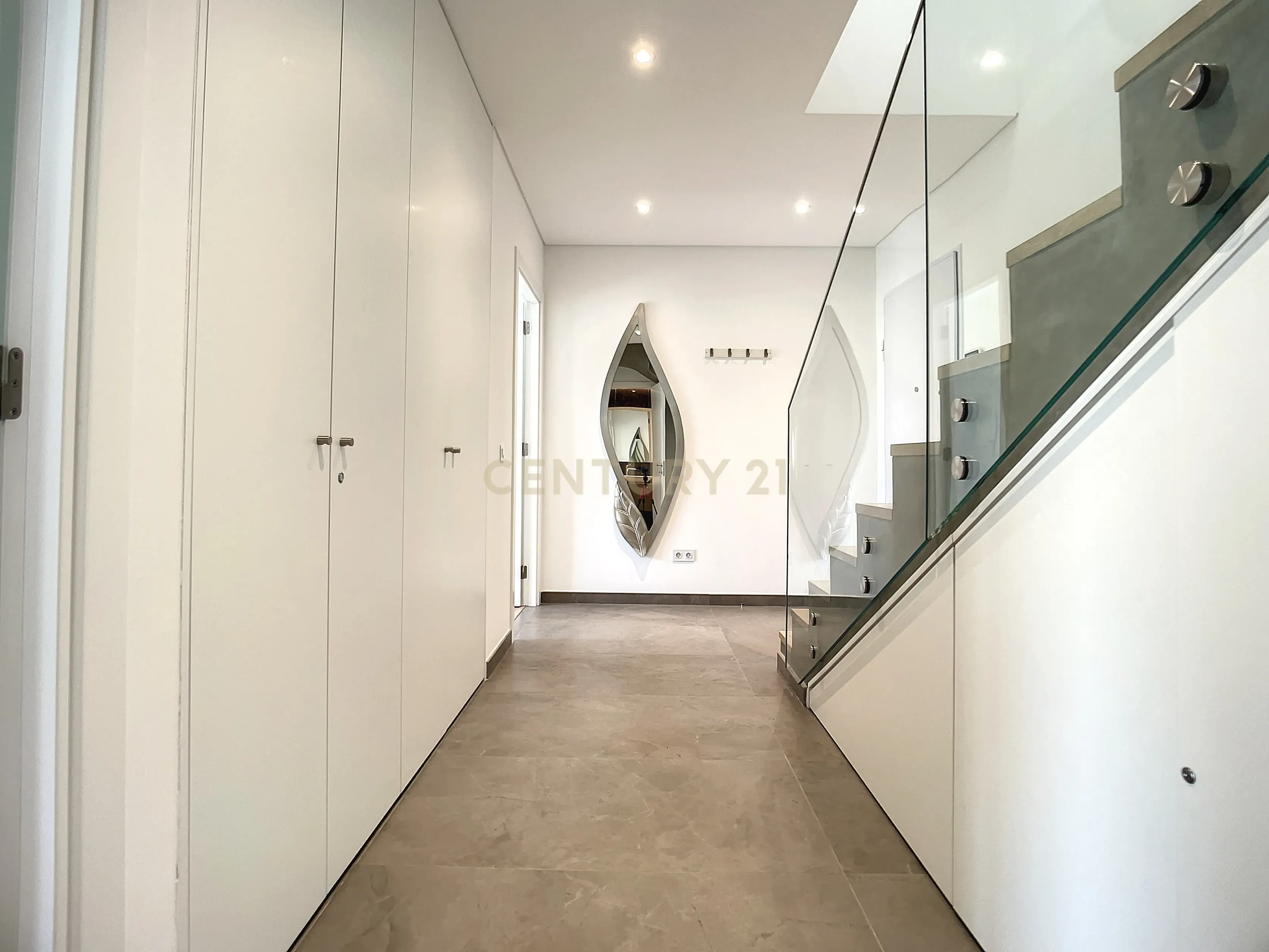 Duplex inserido no condomínio de luxo em Nazaré - Image 19