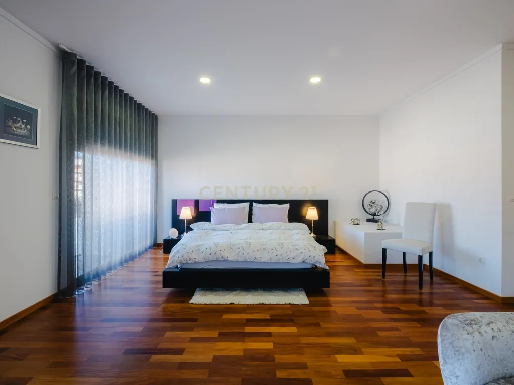 Moradia T4 com 255 m², Suíte Generosa, Jardim e Garagem para 3+ Viaturas | Astromil, Paredes - Image 20