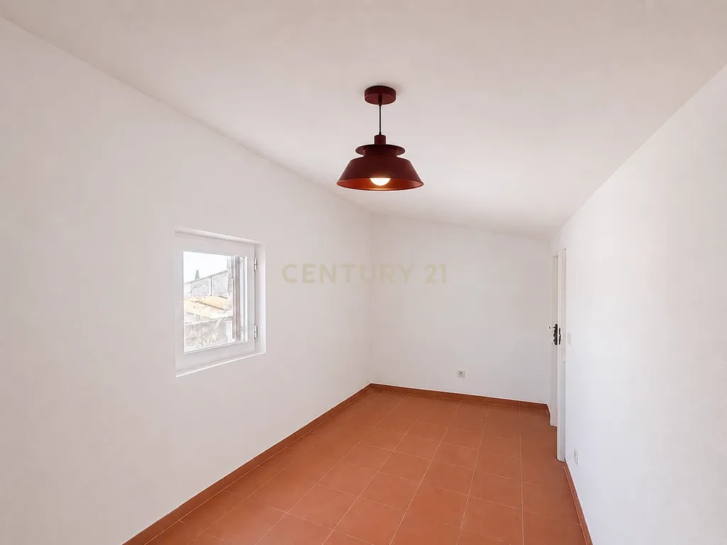 Moradia T3 Totalmente Reabilitada com Terraço Panorâmico de 360º sobre a Cidade de Estremoz. - Image 10