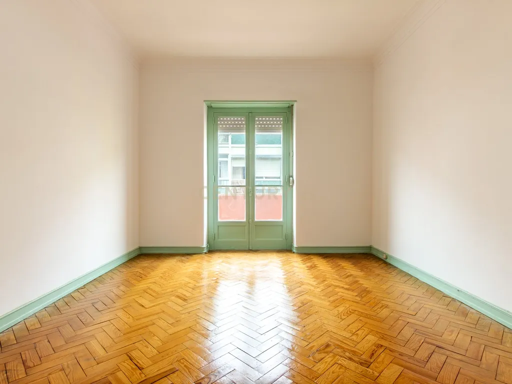 T1 | 65 m² | Luminosidade e excelente localização em Benfica - Image 1