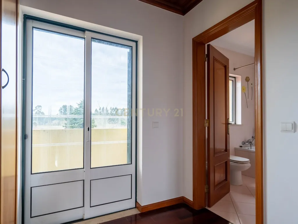 Moradia T5 - C/ terreno - Excelente estado - Image 56