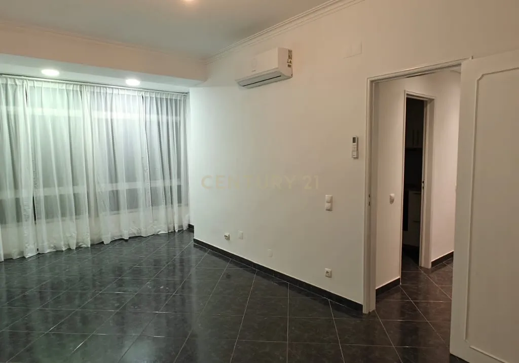 Apartamento Moderno T3 em Carnaxide / Oeiras com Ar Condicionado e Elevador - Image 2