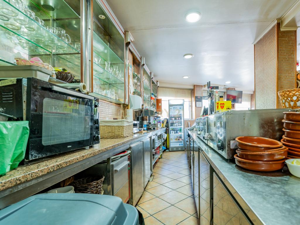 Trespasse Café/Restaurante no Centro da Amadora – Oportunidade Imperdível! - Image 12