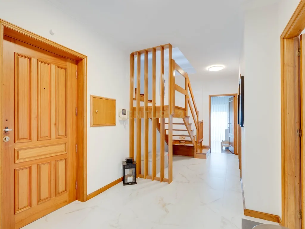 T2+2 Duplex c/ Sótão amplo (248m²) | S. Félix Marinha - Image 5