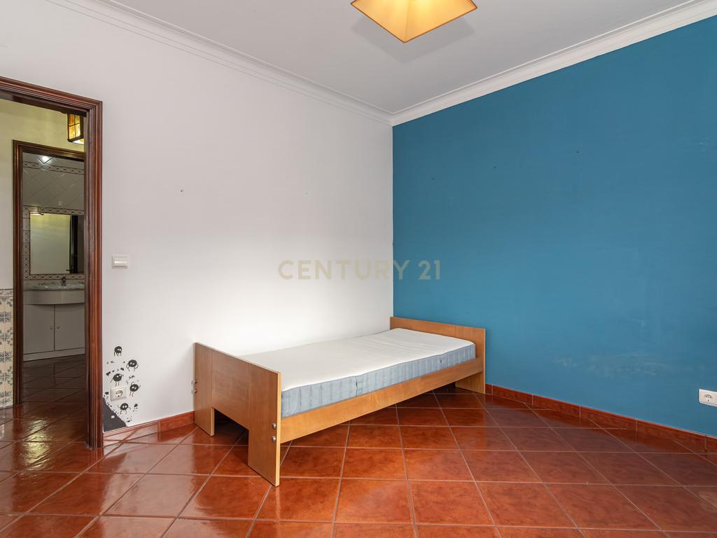 Moradia T2 no Centro de Évora (1º Andar) - Image 11