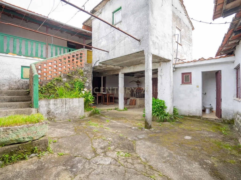 Moradia T3 para recuperar com terreno a 1,5km do centro de Vila Nova de Poiares - Image 2