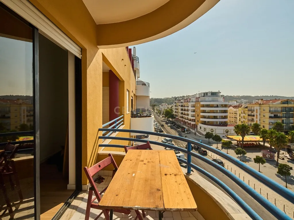 Apartamento T1 Renovado com Vista Panorâmica Costa da Caparica - Almada - Image 9