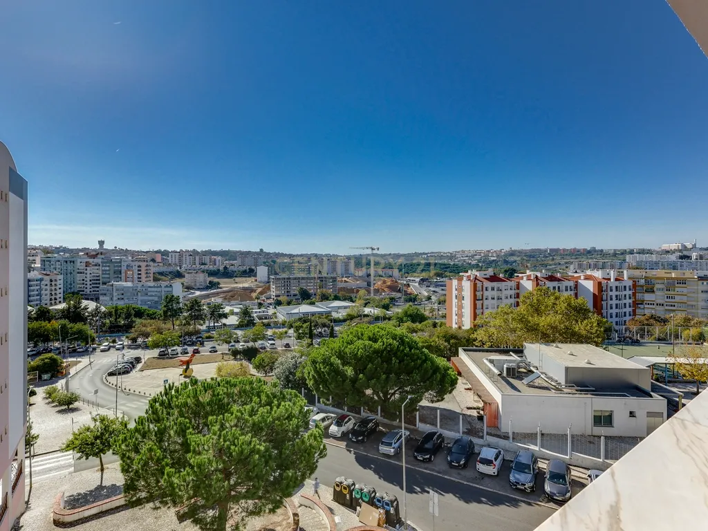 T3 RENOVADO COM VARANDAS E PARQUEAMENTO, EM ALMADA - Image 6