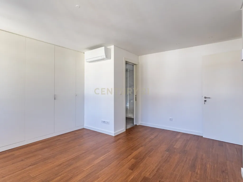 Apartamento T2 novo com varanda Rua Palmira Lisboa - Image 12
