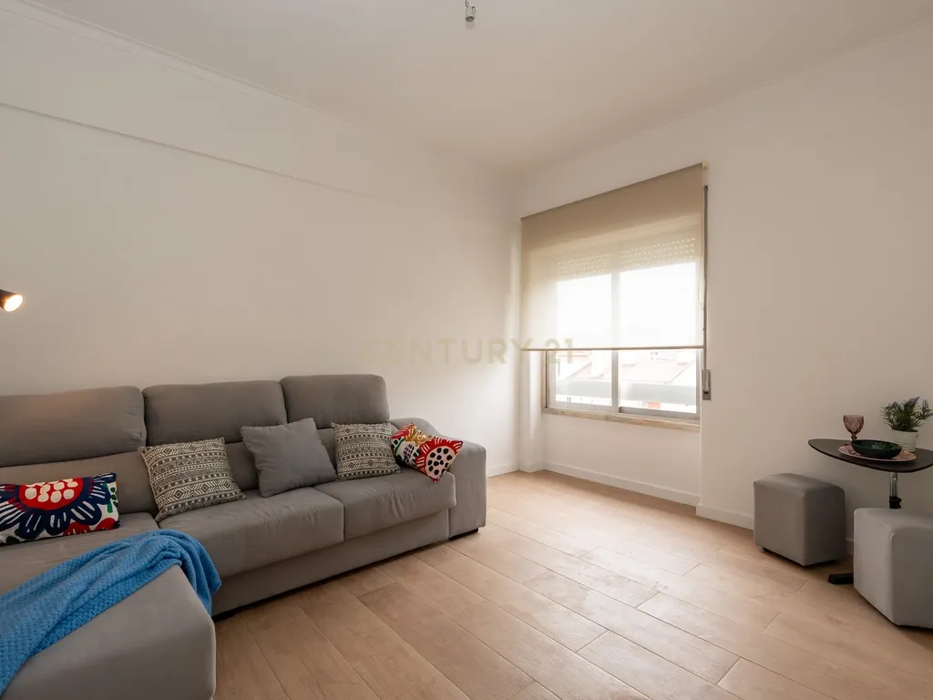 T2 Renovado em Odivelas — Conforto, Luz Natural e Localização Privilegiada - Image 7