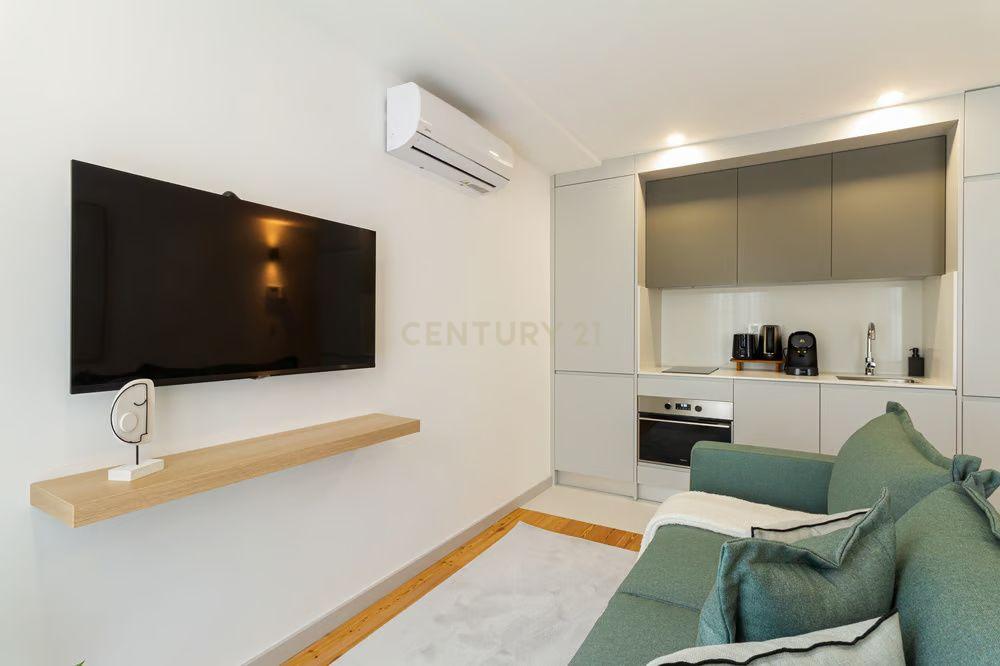 Apartamento T1 com Licença AL e Estacionamento – Rua da Vitória, Porto - Image 5