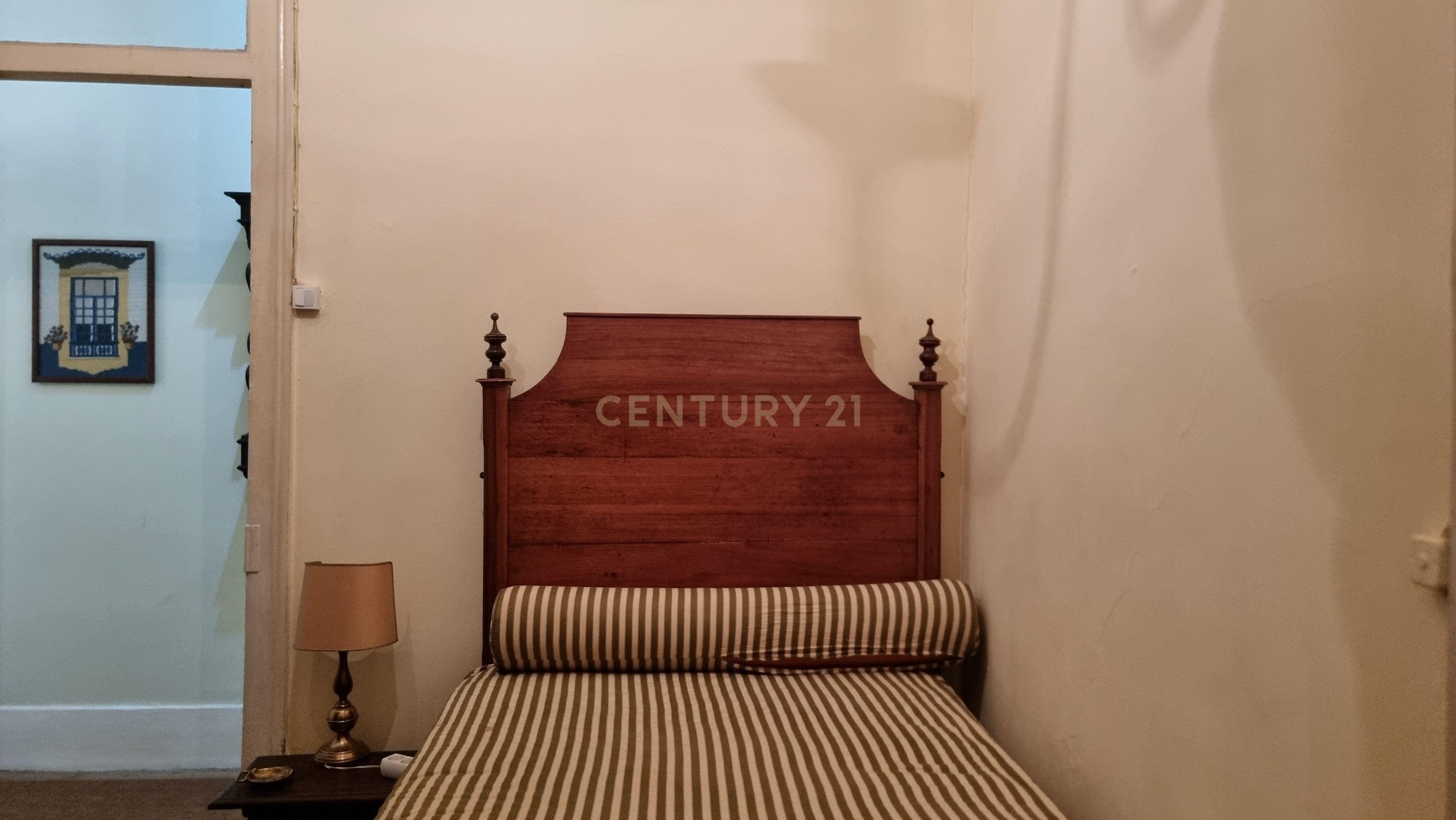 Apartamento Pombalino de Charme com 8 Assoalhadas – Av. Almirante Reis, Lisboa - Image 36