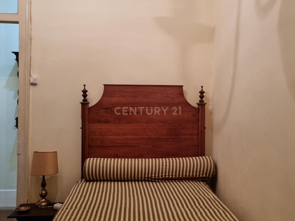 Apartamento Pombalino de Charme com 8 Assoalhadas – Av. Almirante Reis, Lisboa - Image 32