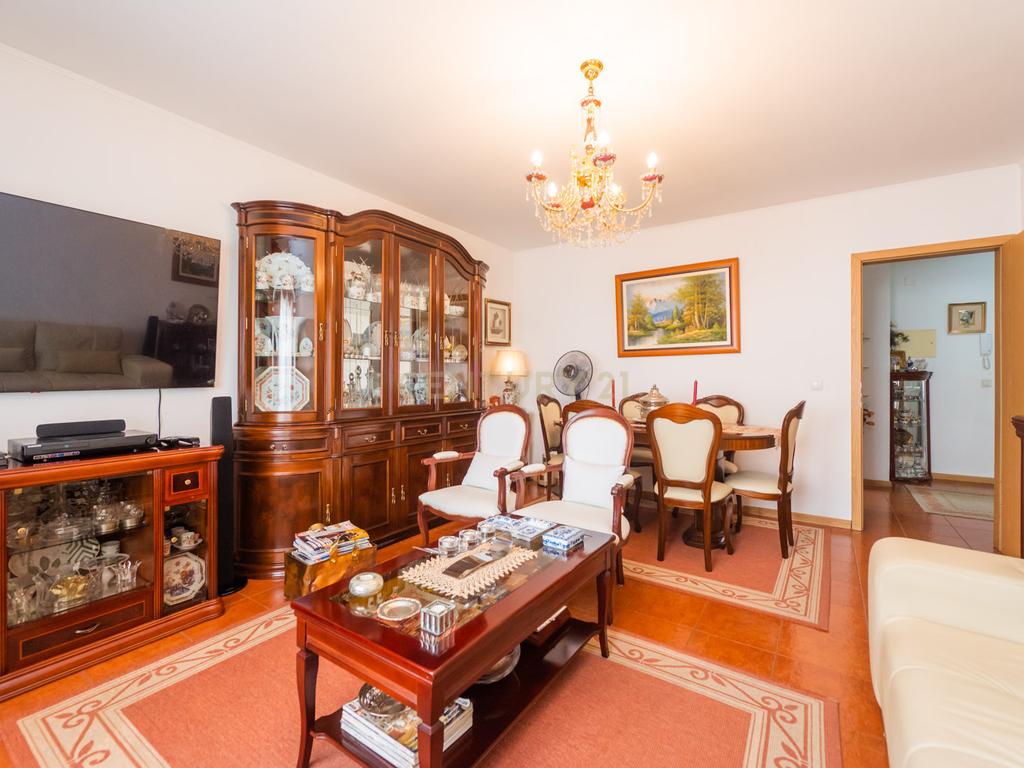 Apartamento T3 na Rua Inácio Duarte, Carnaxide e Queijas - Image 10