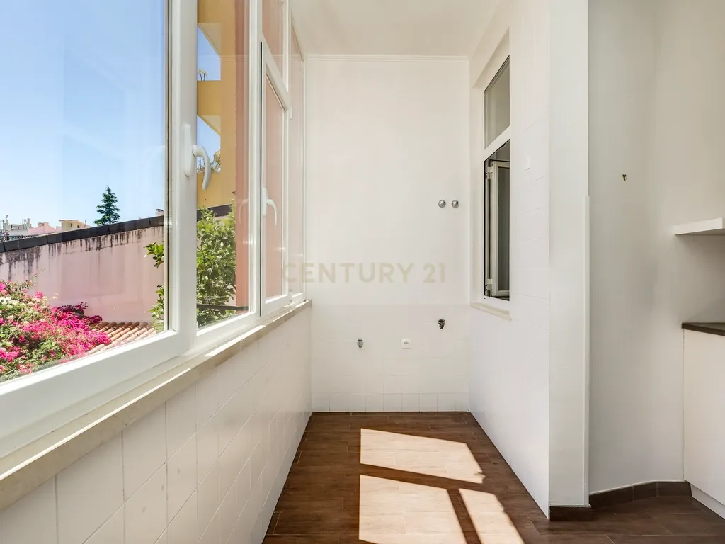 Arrendamento de Apartamento T3, Renovado, na Lapa - Estrela - Image 15