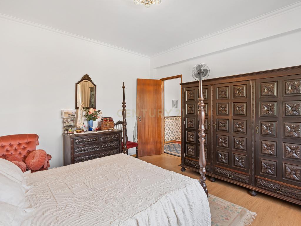 Moradia T5 com Grande Potencial na Sobreda - Perto das Praias! - Image 32