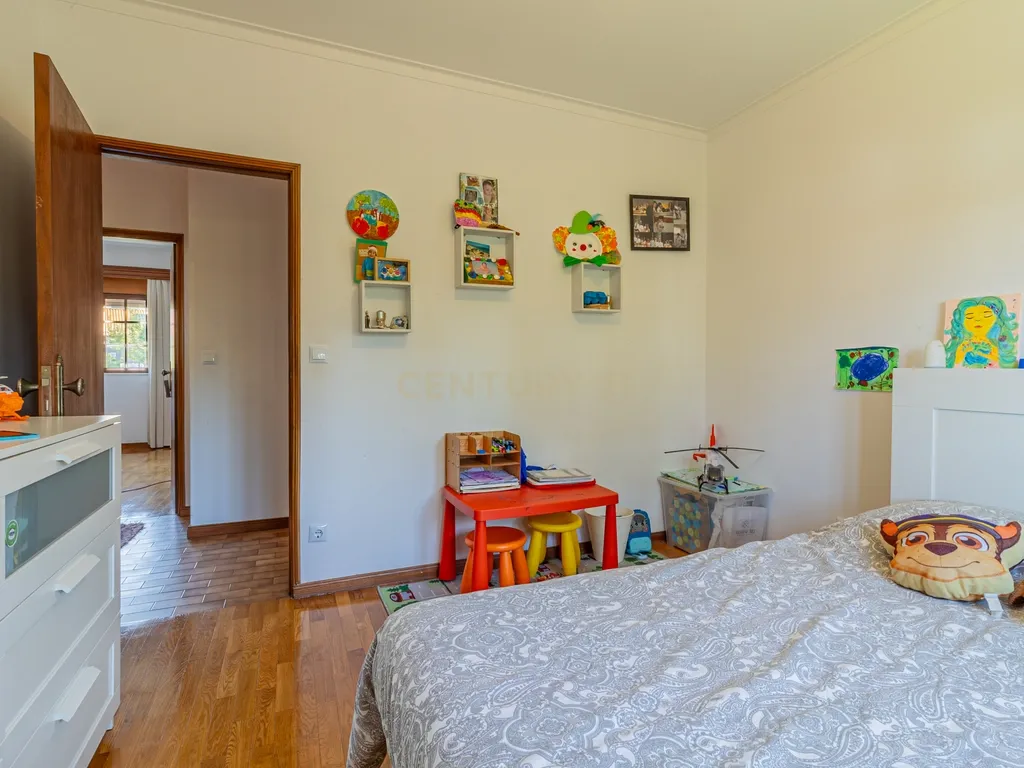 Moradia T3 + T2 em Amares com Jardim e Garagem - Image 17