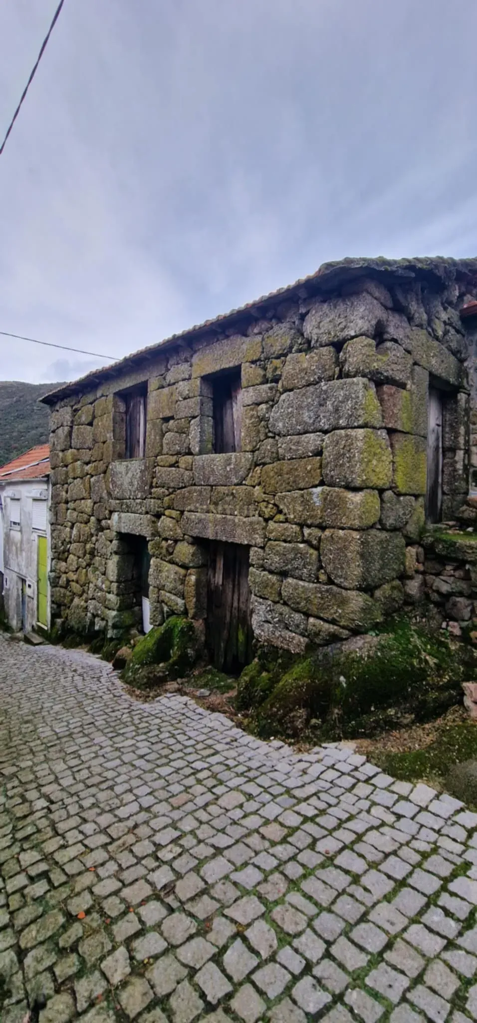 Casa/Arrecadação em Pedra com Espigueiro - Lazarim,Lamego - Image 5