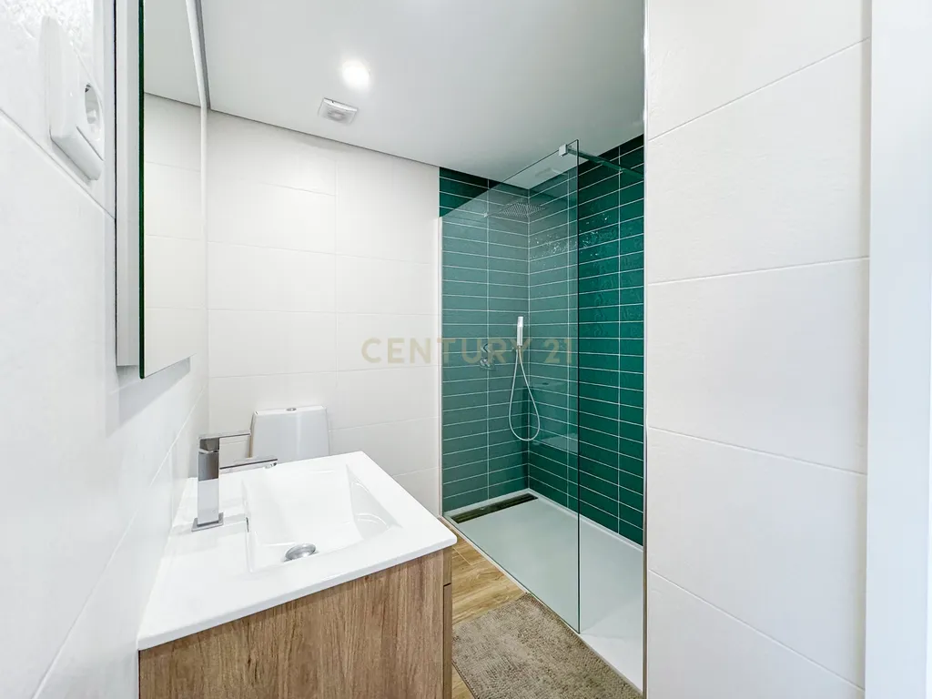 Apartamento T3 Remodelado com garagem em Braga | Próximo do Centro Histórico - Image 18