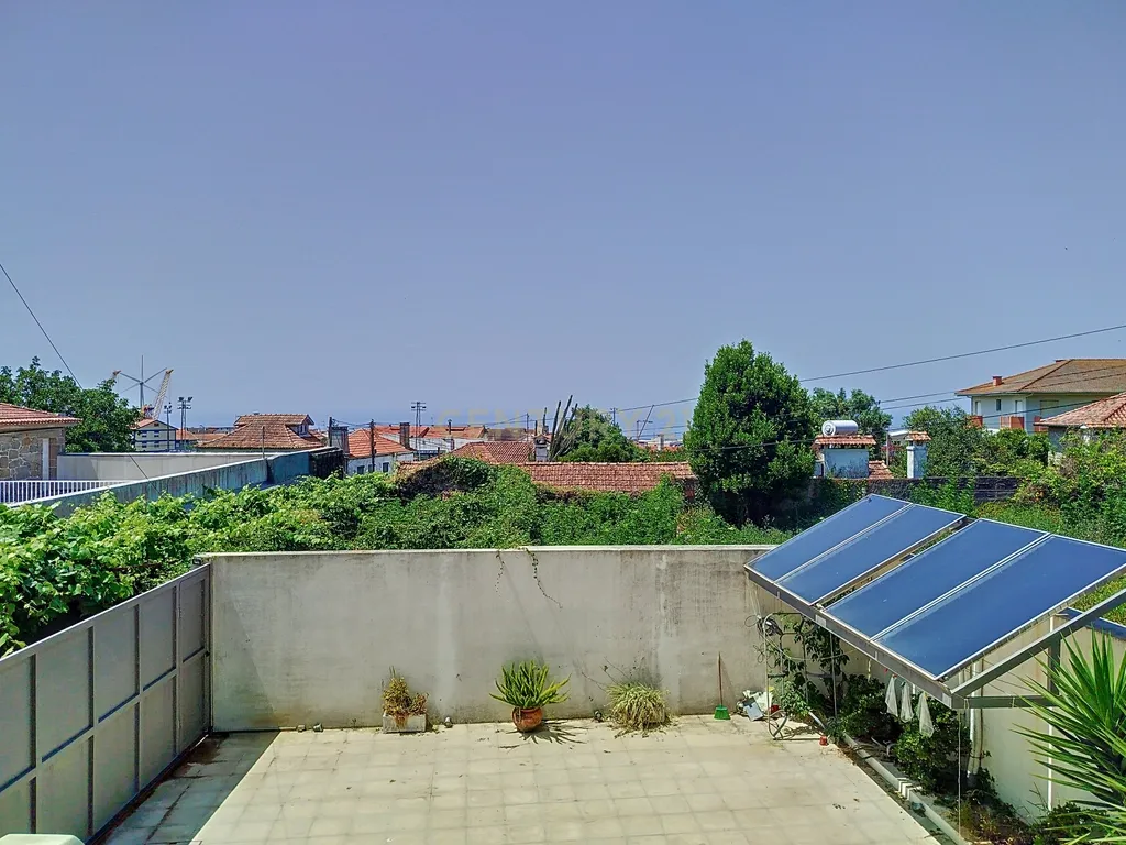 Apartamento revestido com capoto composto por 4 quartos com vistas para o mar em Viana do Castelo - Image 24