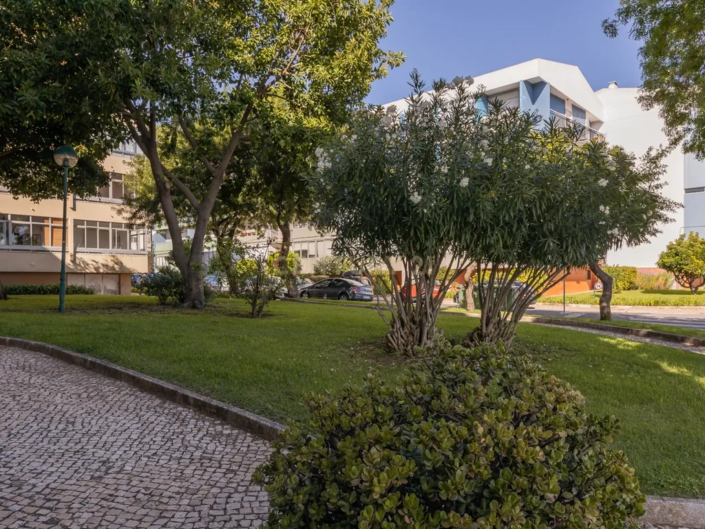 T4 em Oeiras com Vista de Mar - Image 21