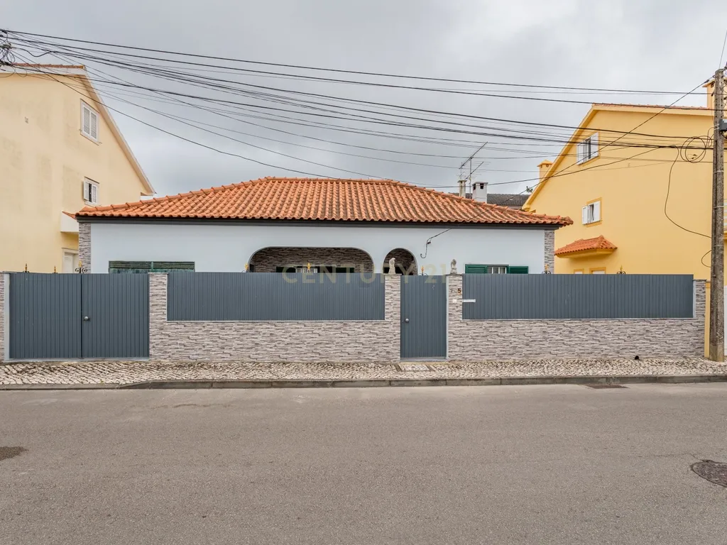 Moradia Isolada T3 Quinta do Conde - Image 1