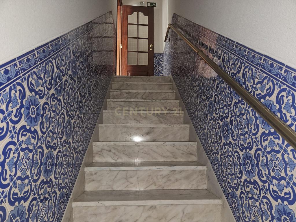 Loja para Arrendamento em Belém – 175 m2 (2 Pisos) - Image 8