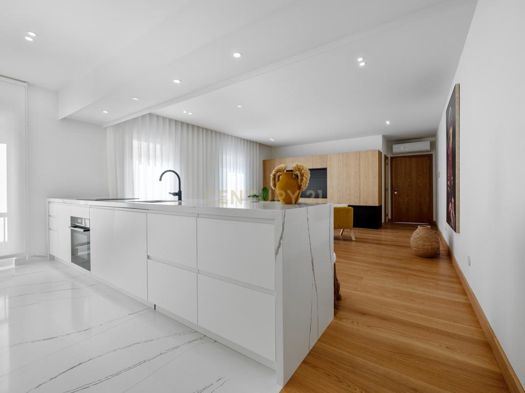Luxuoso apartamento T3 no Centro de Setúbal e a 300m da praia - Image 5