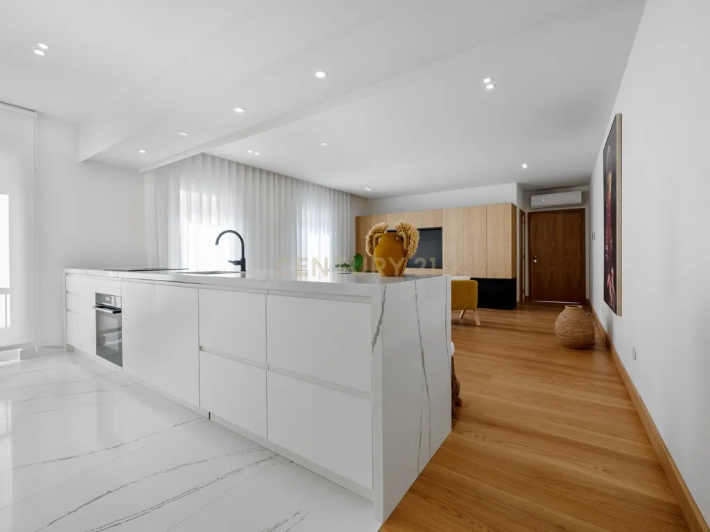 Luxuoso apartamento T3 no Centro de Setúbal e a 300m da praia - Image 5