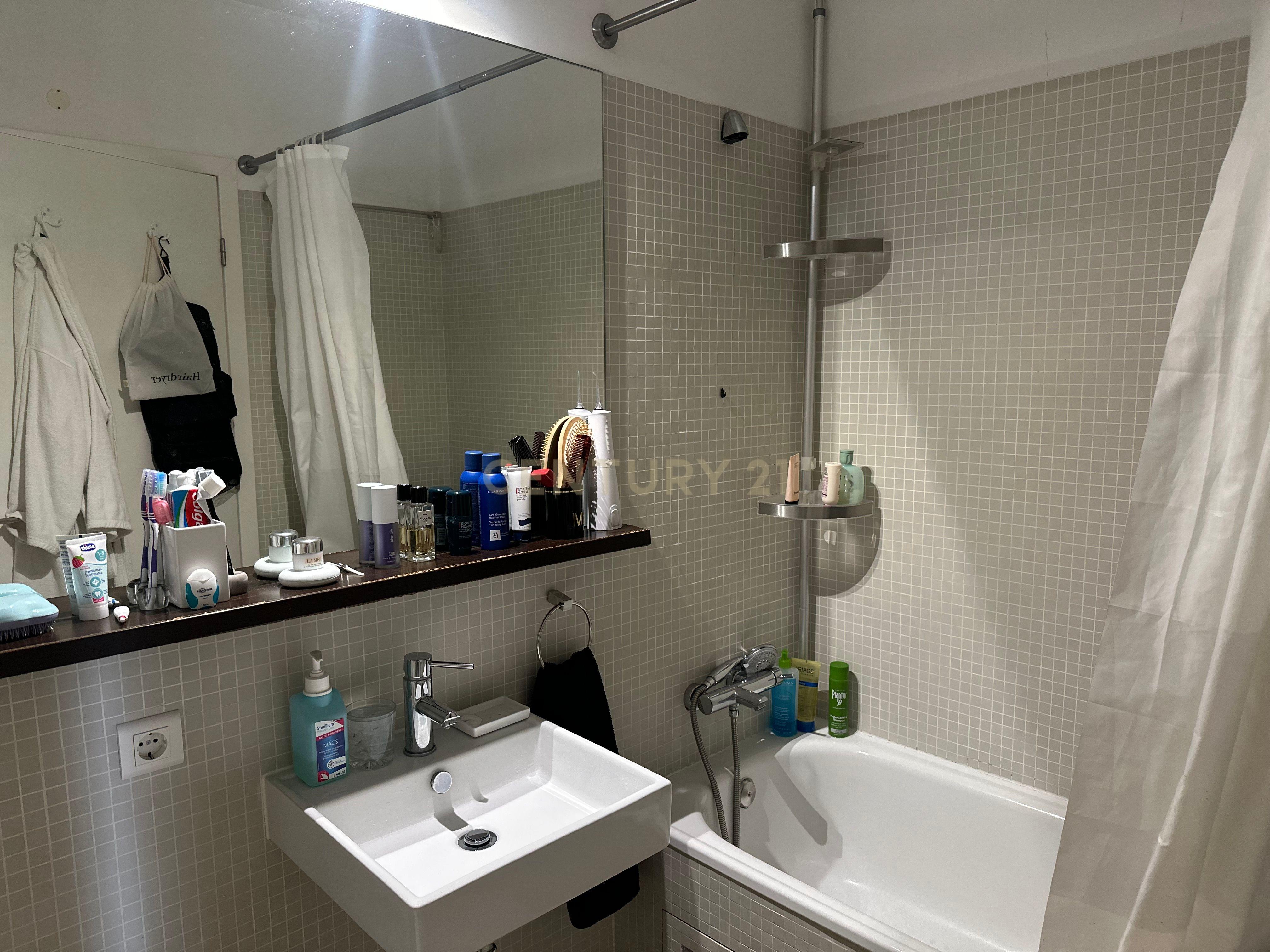 Apartamento T2 com 118m2 para venda nas Avenidas Novas com uma excelente localização proximo da estação de Entrecampos e da Cidade Universitária. - Image 28