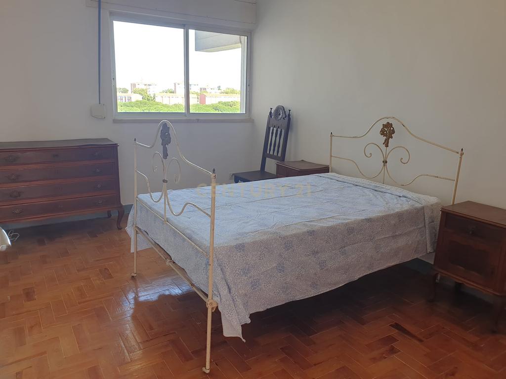 Apartamento T3 transformado em T4* para arrendamento nos Olivais-Sul, Lisboa  - Image 25