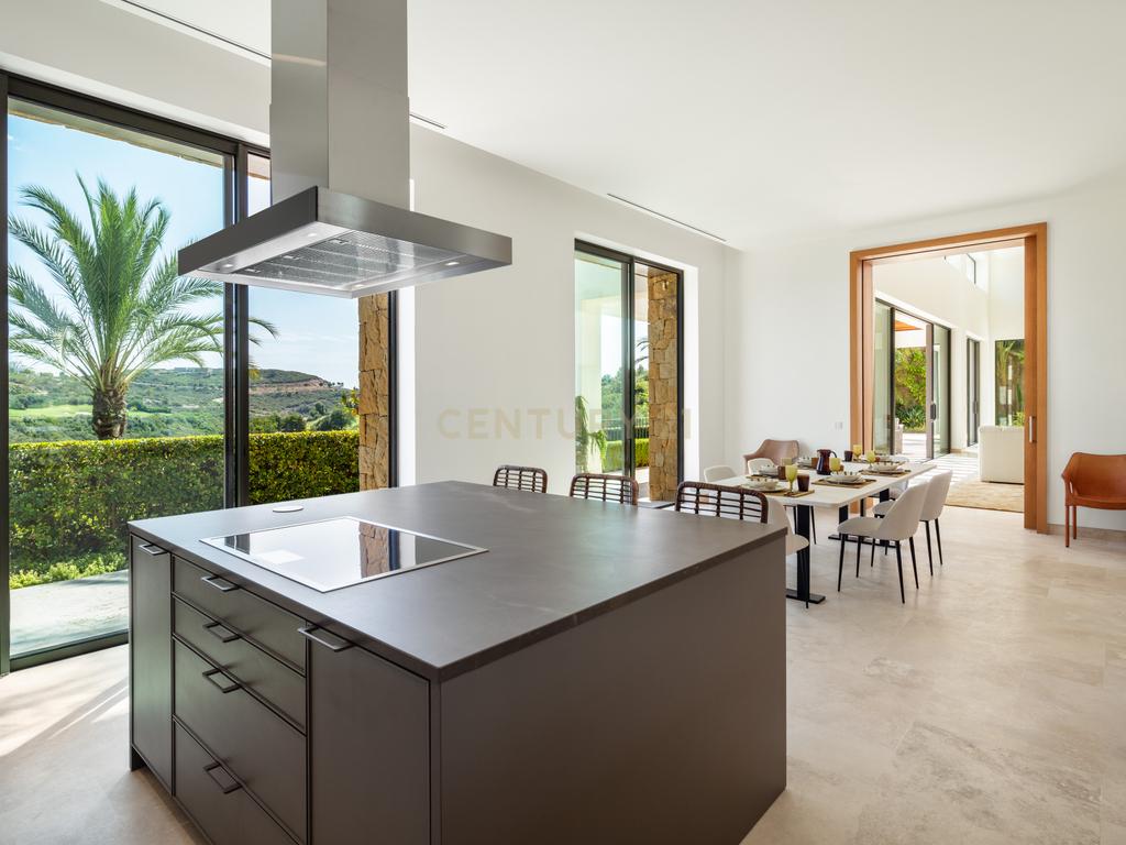 Villa Green 10: Elegância Contemporânea e Luxo à Beira do Golfe na Finca Cortesin - Image 11