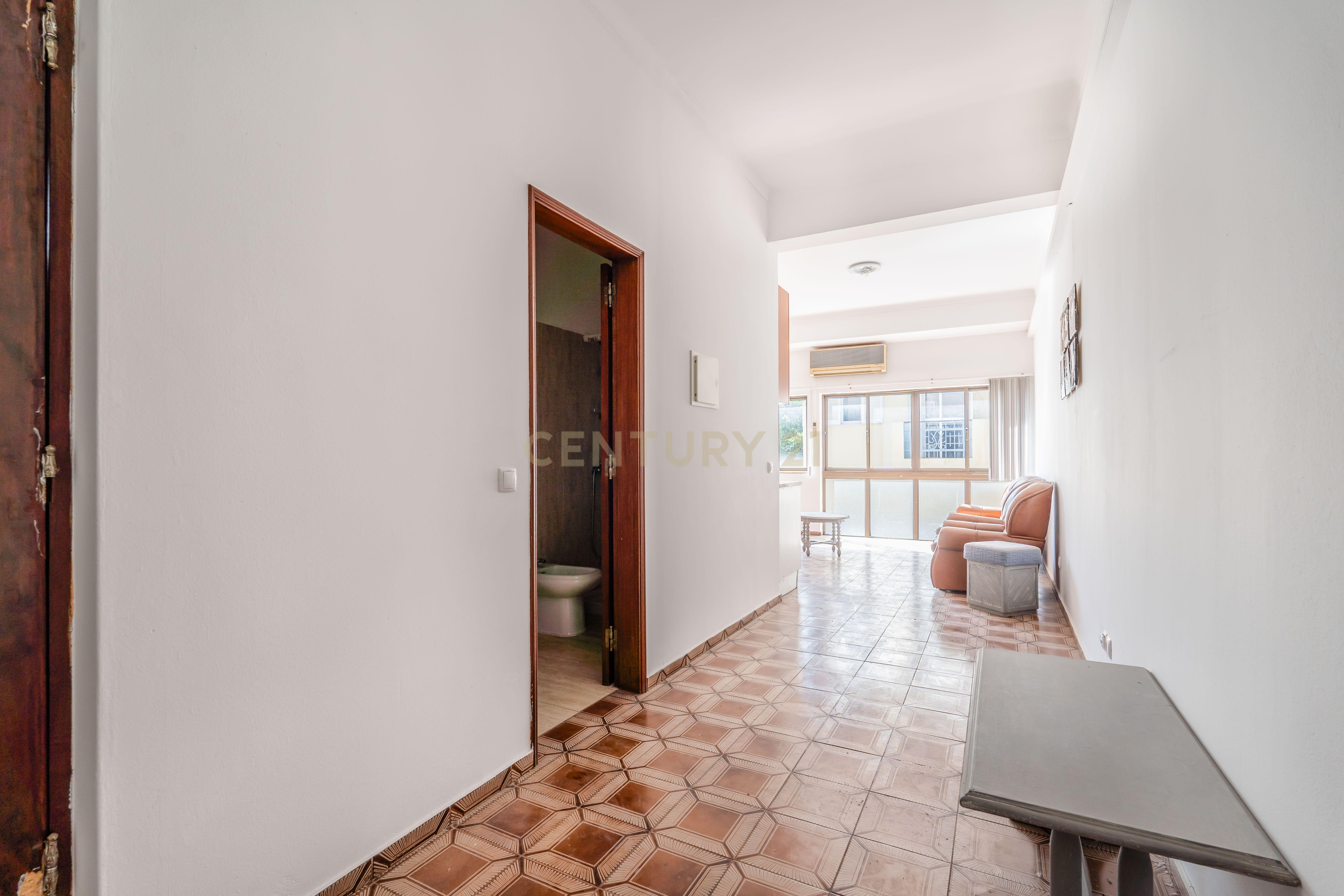 Fotografia 12 de Prédio Comercial no Centro de Portimão com Potencial para 3 Apartamentos