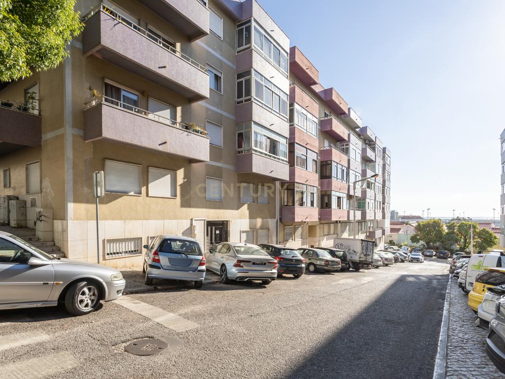 Apartamento T3 em Almada com Excelente Localização - Image 2