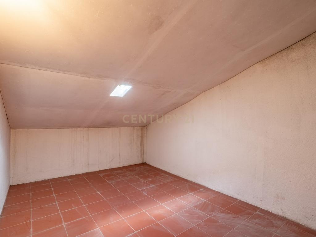 Apartamento T3 em Prior Velho com garagem - Image 21