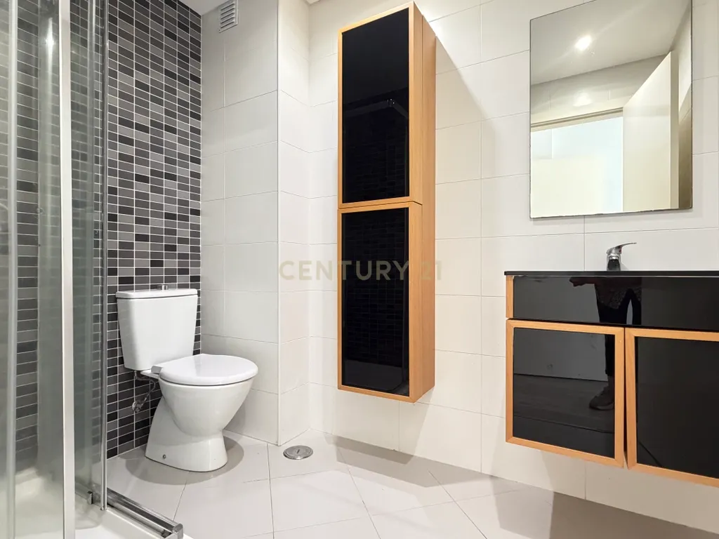 Apartamento T3 com Duas Varandas e Arrecadação, no Pinhal Novo - Image 26