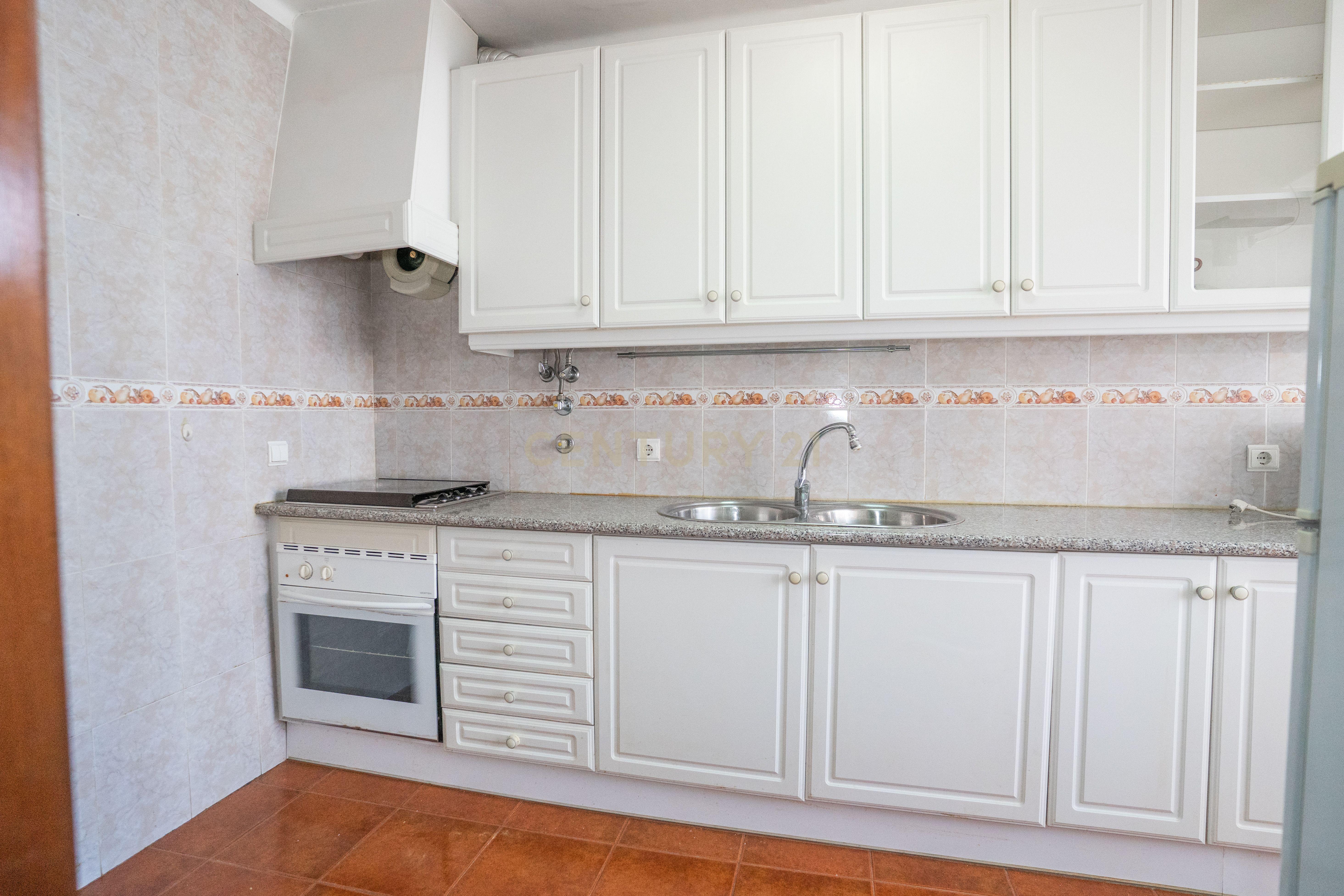 Fotografia 8 de Apartamento T4 localizado no Bairro dos Arneiros, em Caldas da Rainha
