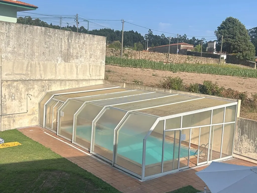 Luxuosa Moradia T3 em Folgosa, Maia - 310m² com Vista Montanha - Image 16