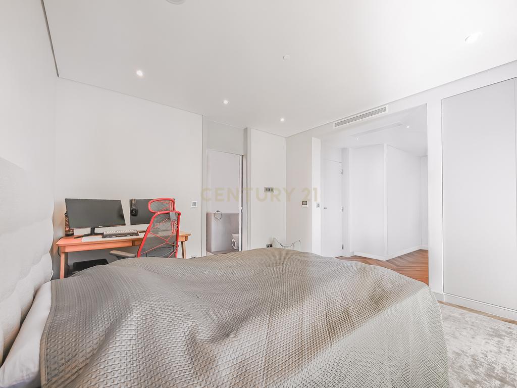 Moradia T4 em Condomínio Privado | Piscina | 6WC | Jardim | Terraço | Box | Quinta do Brilhante | Albarraque A 5 Minutos Do colégio Tasis internacional - Image 38